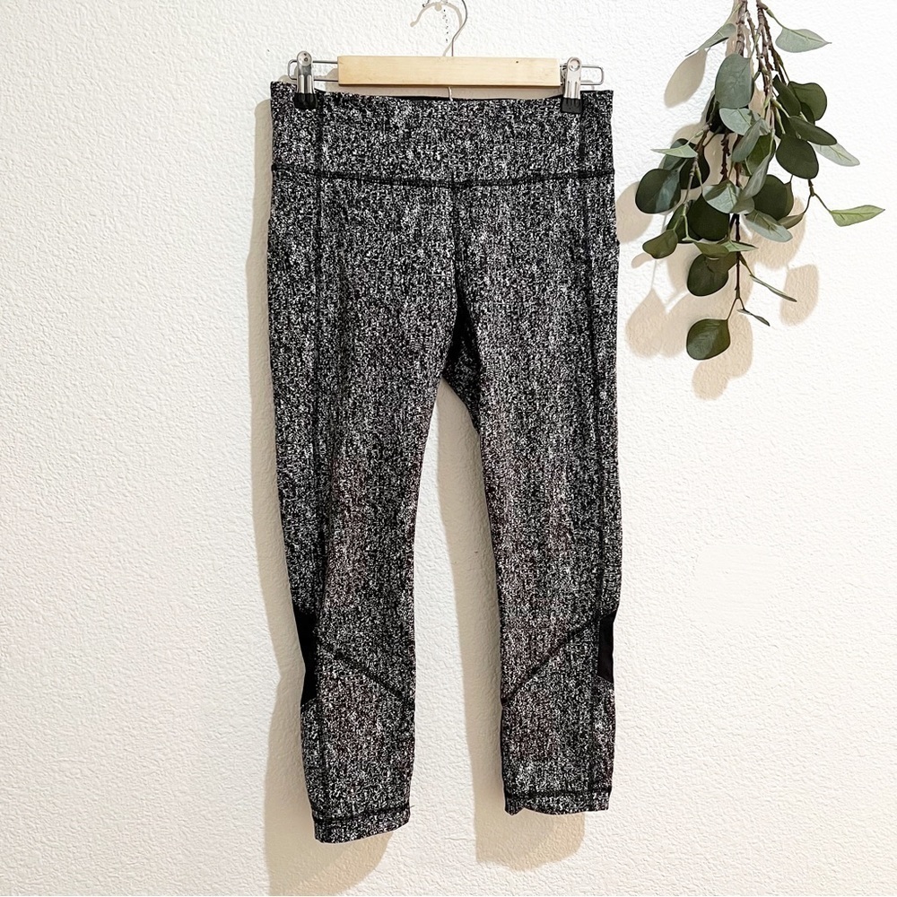 Lululemon- Pace Revival Crop Black & White Size 6